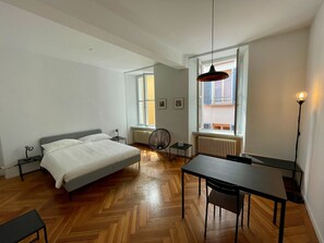 City Studio, 1 Queen Bed | Premium bedding, individually decorated, individually furnished