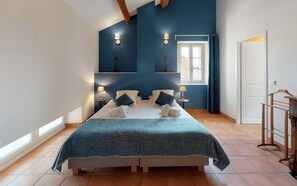 A bedroom with a bed, two bedside tables, a window with curtains, and a door. - Welcome to the Paul Huc estate (Fabrezan)