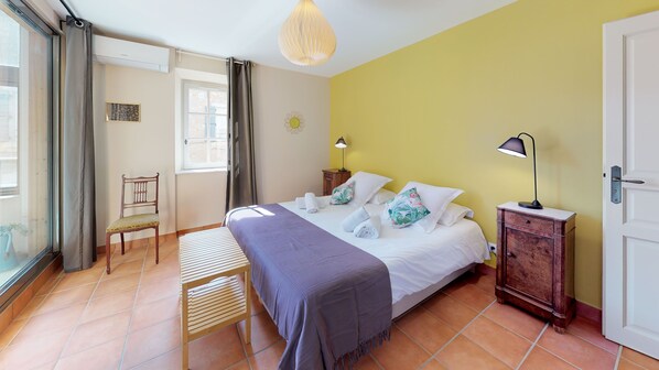 2 chambres, fer et planche à repasser, lit parapluie, Wi-Fi gratuit