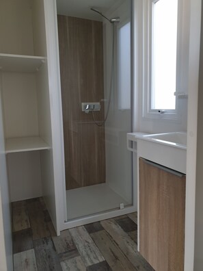 Bathroom - Mobil-Homes Camping des Lacs (Pressignac)
