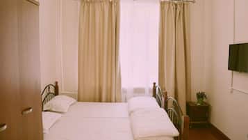 Shared Dormitory, Women only (6 beds) | Iron/ironing board, free WiFi, bed sheets