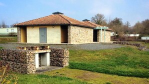 BBQ/picnic area - Coco Sweet Camping des Lacs (Pressignac)