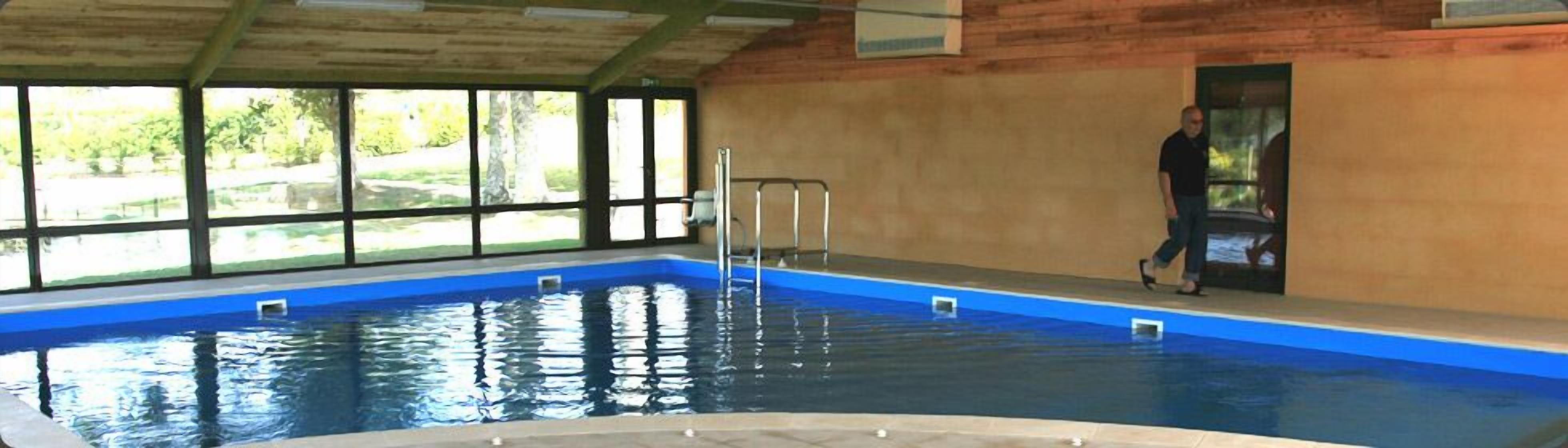 Indoor pool, seasonal outdoor pool, pool loungers