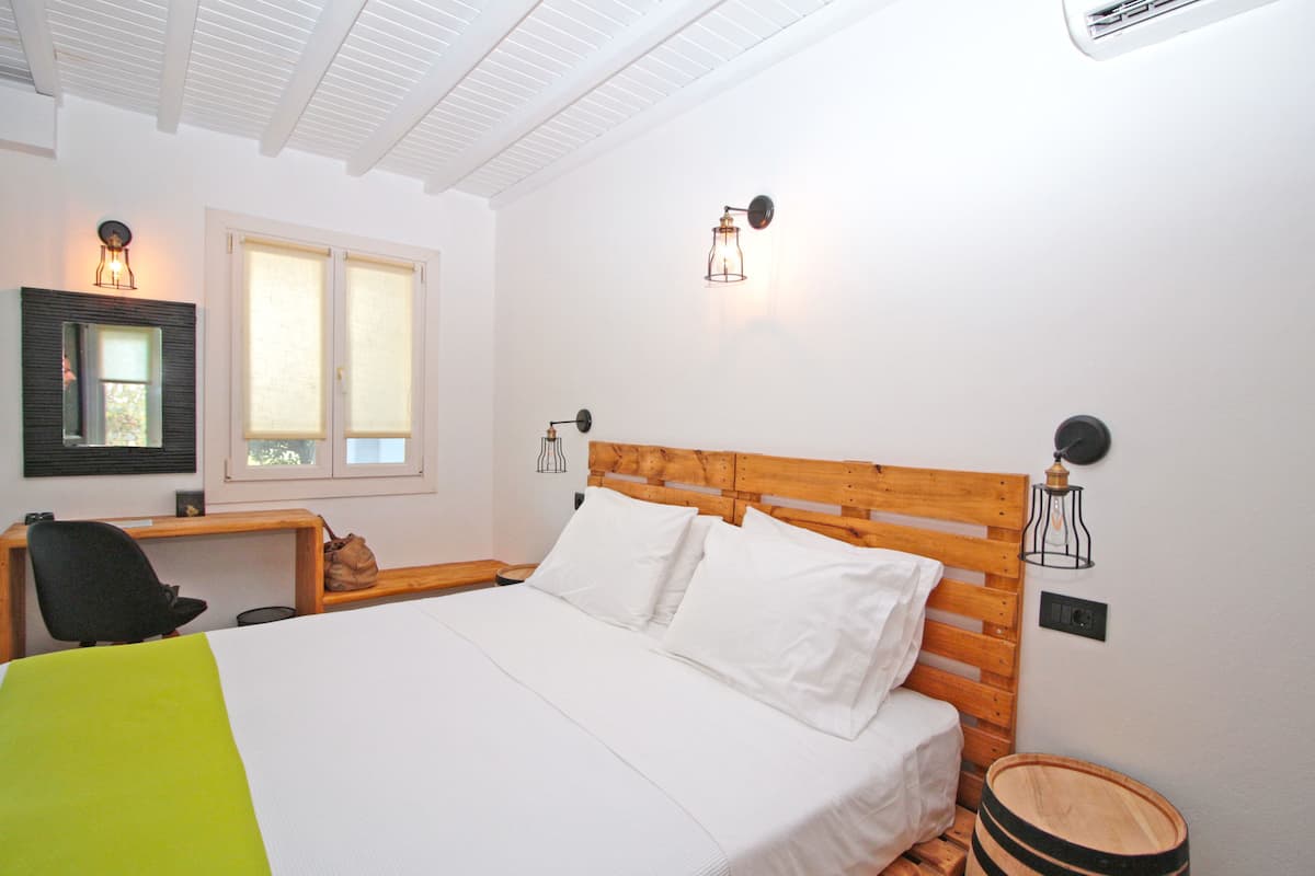 Appartement, vue jardin | Literie de qualité supérieure, coffres-forts dans les chambres, bureau