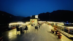 Rooftop terrace - SKI RISHIKESH - By Hotel Sk International (Narendranagar)