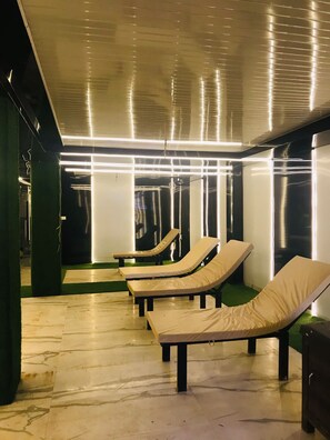 Indoor pool, outdoor pool - SKI RISHIKESH - By Hotel Sk International (Narendranagar)