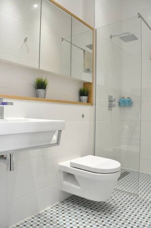 Bathroom - Beautiful 3 Storey Family Home (London)