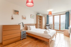 2 bedrooms, WiFi - Cosy 2 Bedroom Flat Next To Quiet Park (London)
