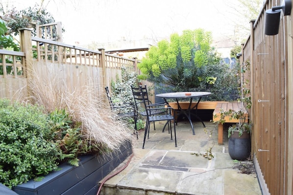 Apartment (2 Bedrooms) | Balcony