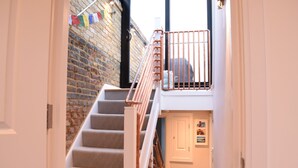 Interior - Retro 2 Bedroom Flat in Clapham (London)