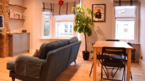 Living room - Retro 2 Bedroom Flat in Clapham (London)