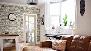 TV - Quiet 1 Bedroom Home in South London (London)