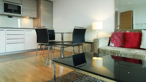 Living room - Stunning 2 Bedroom Great Location (London)