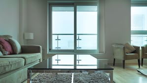 Living room - Stunning 2 Bedroom Great Location (London)