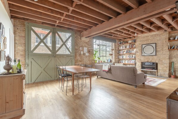 TV - Stylish 2 Bedroom Flat in Southwark (London)