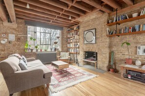 TV - Stylish 2 Bedroom Flat in Southwark (London)