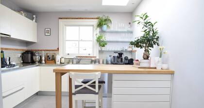 Stunning 2 Bedroom House in Chiswick