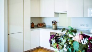 Private kitchen - Stylish 2 Bedroom Flat With Balcony (London)