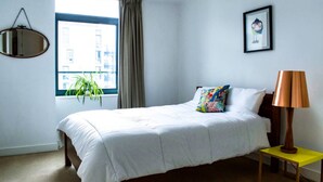 Room - Stylish 2 Bedroom Flat With Balcony (London)