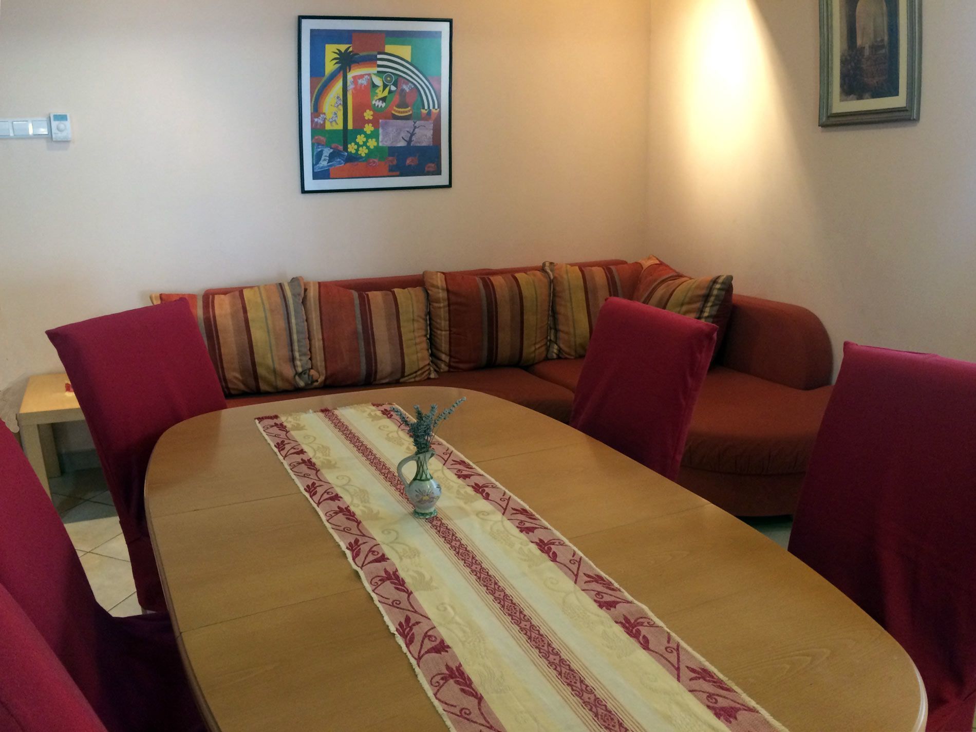 Basic-Apartment | Wohnbereich | Flachbildfernseher