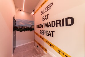 Hallway - Petit Hostel La Latina - Adults Only (Madrid)