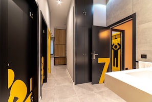 Shared Dormitory, Mixed Dorm (Ages 18-50 - 1bed in a 12Bed DormRoom)