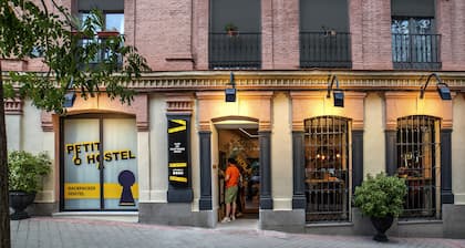 Petit Hostel La Latina - Adults Only