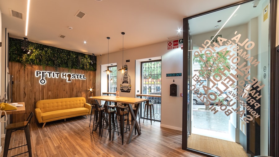Petit Hostel La Latina - Adults Only