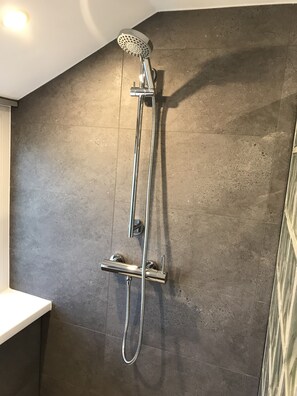 Regadera en el baño