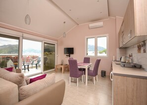 Apartament Comfort, vistes al mar | Escriptori i espai de treball apte per a portàtils 