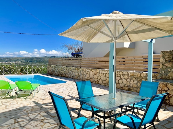 Outdoor dining - Morden Villa with Private Pool, beautiful Views and Free WiFi (Stilos)