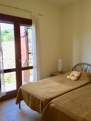 Room - Morden Villa with Private Pool, beautiful Views and Free WiFi (Stilos)