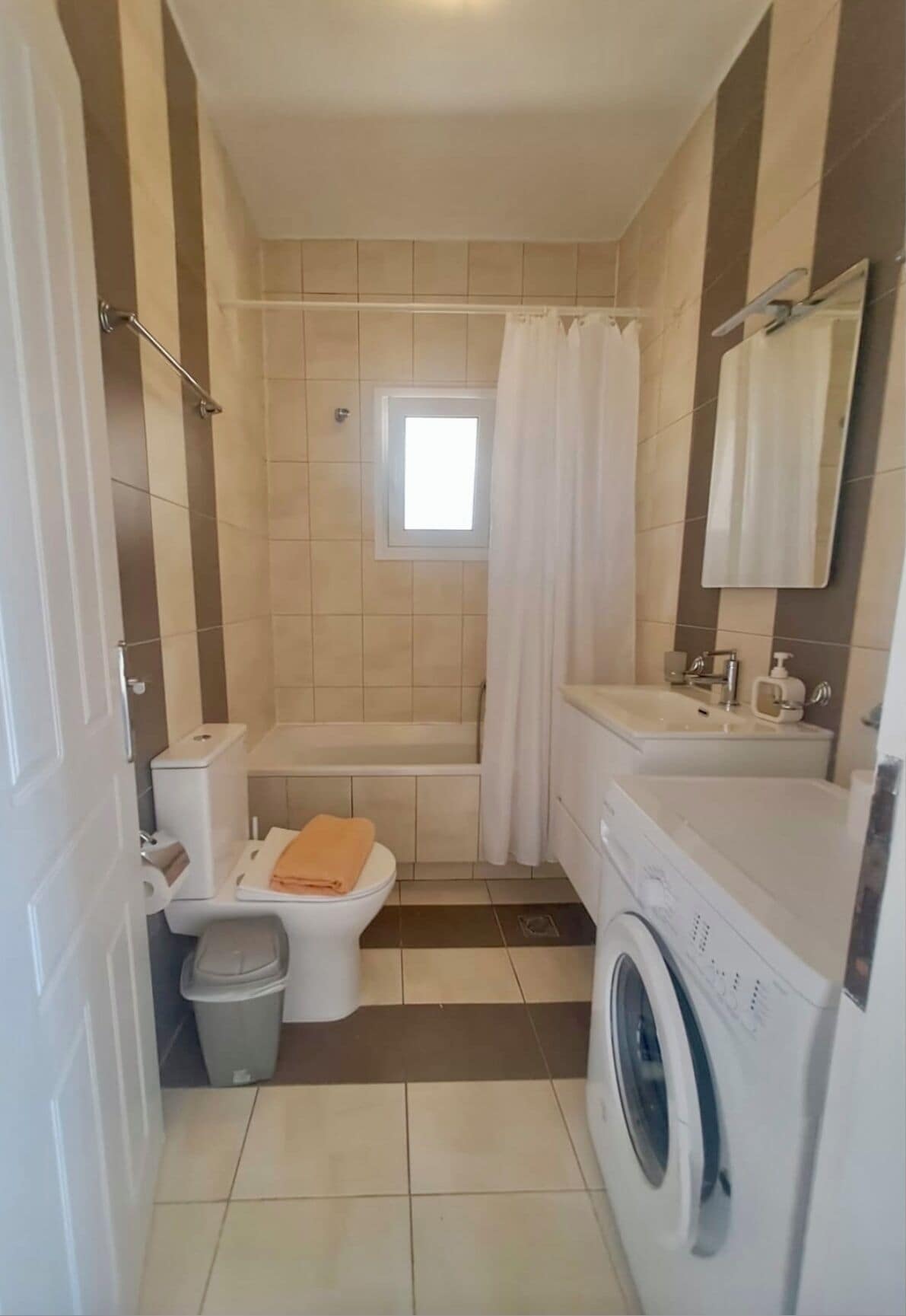 Combined shower/tub, hair dryer, towels, soap