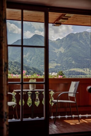 Caja de seguridad en la habitación y decoración personalizada 