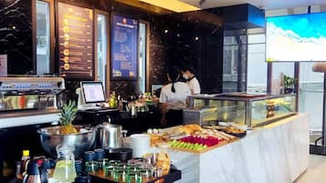 Café da manhã com buffet todos os dias (VND 180000 por pessoa)