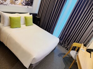 Z-Room Queen | Bộ đồ giường cao cấp, chăn bông, minibar, két bảo mật tại phòng 