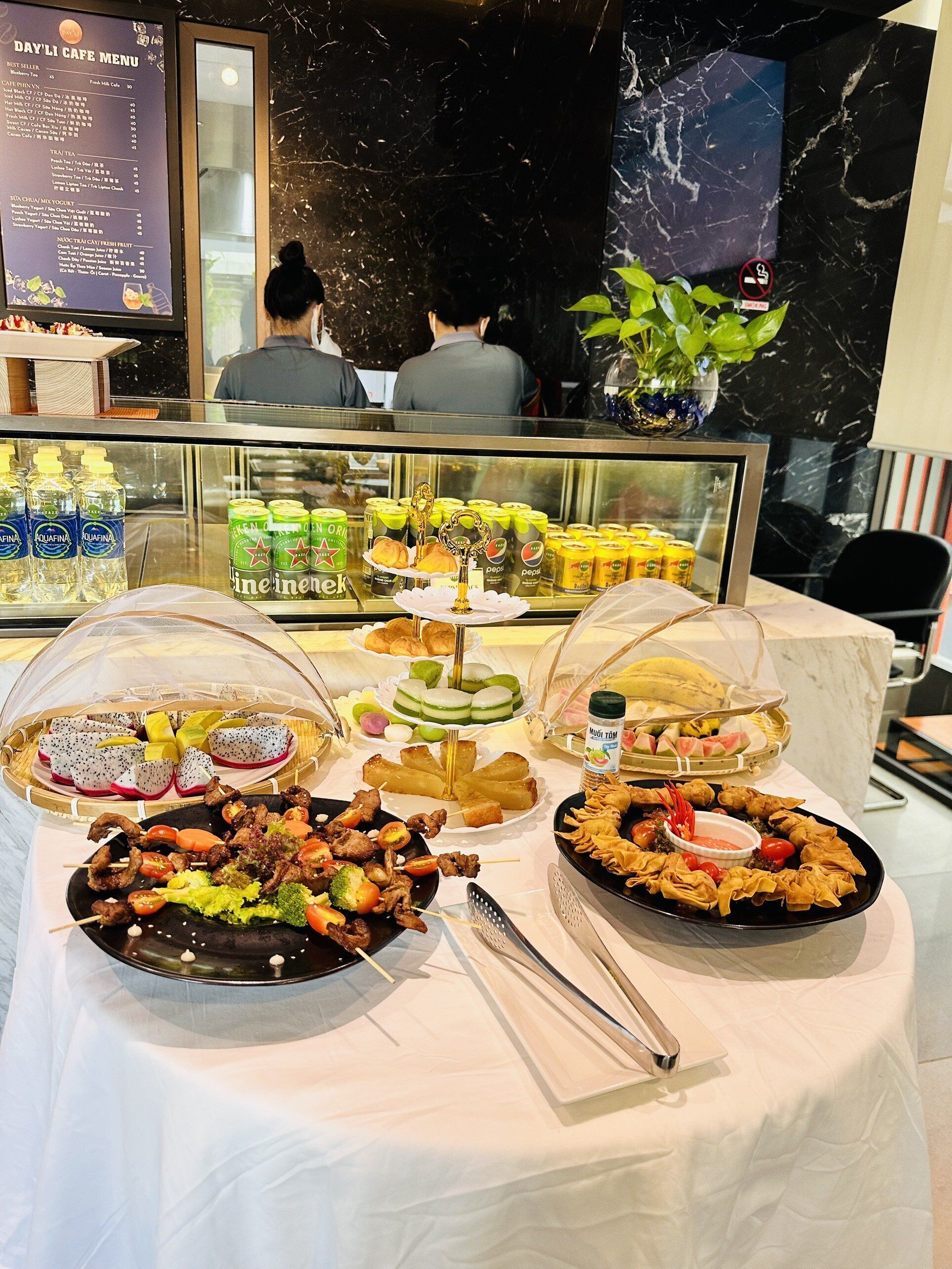 daily buffet breakfast (vnd 180000 per person)