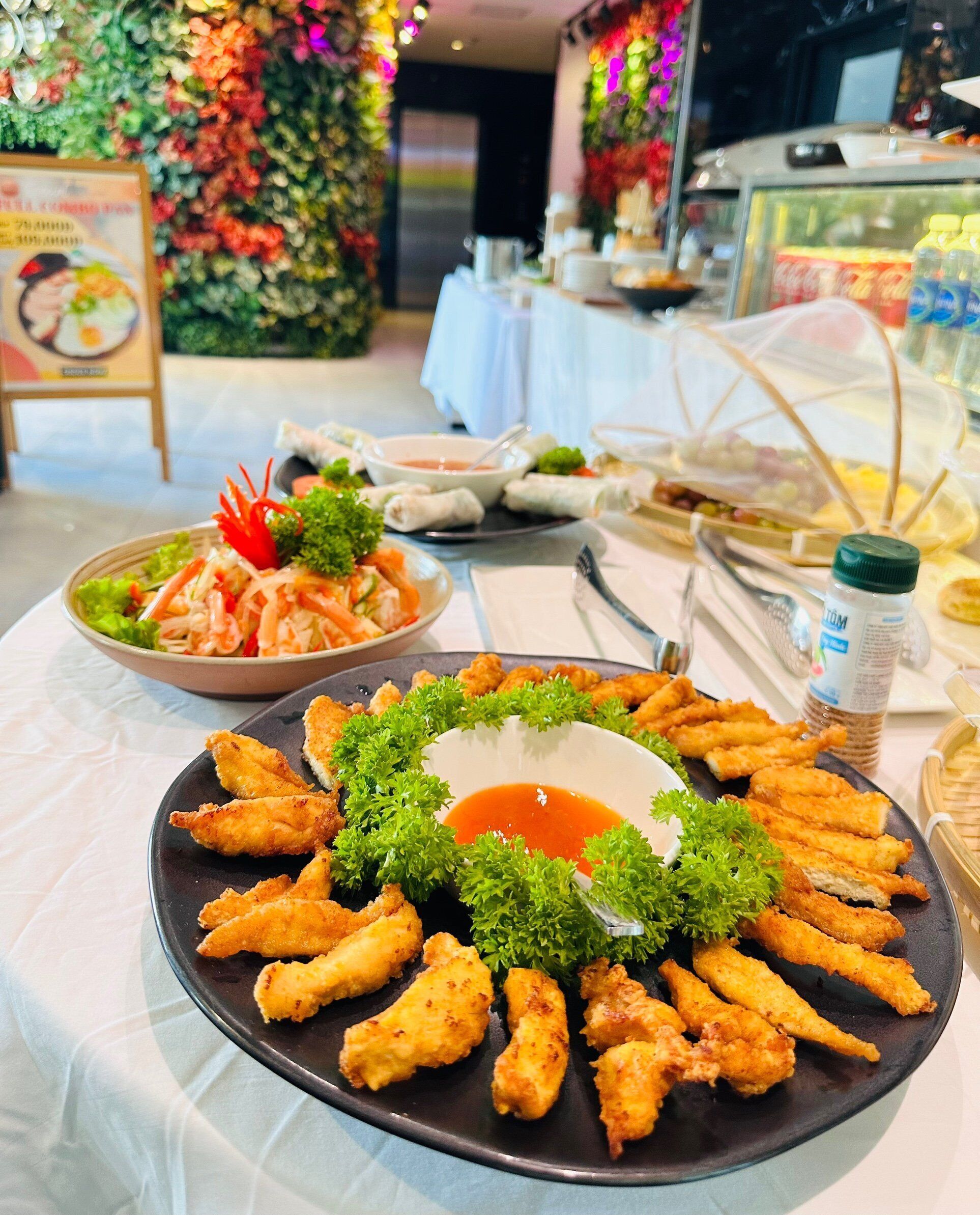 daily buffet breakfast (vnd 180000 per person)