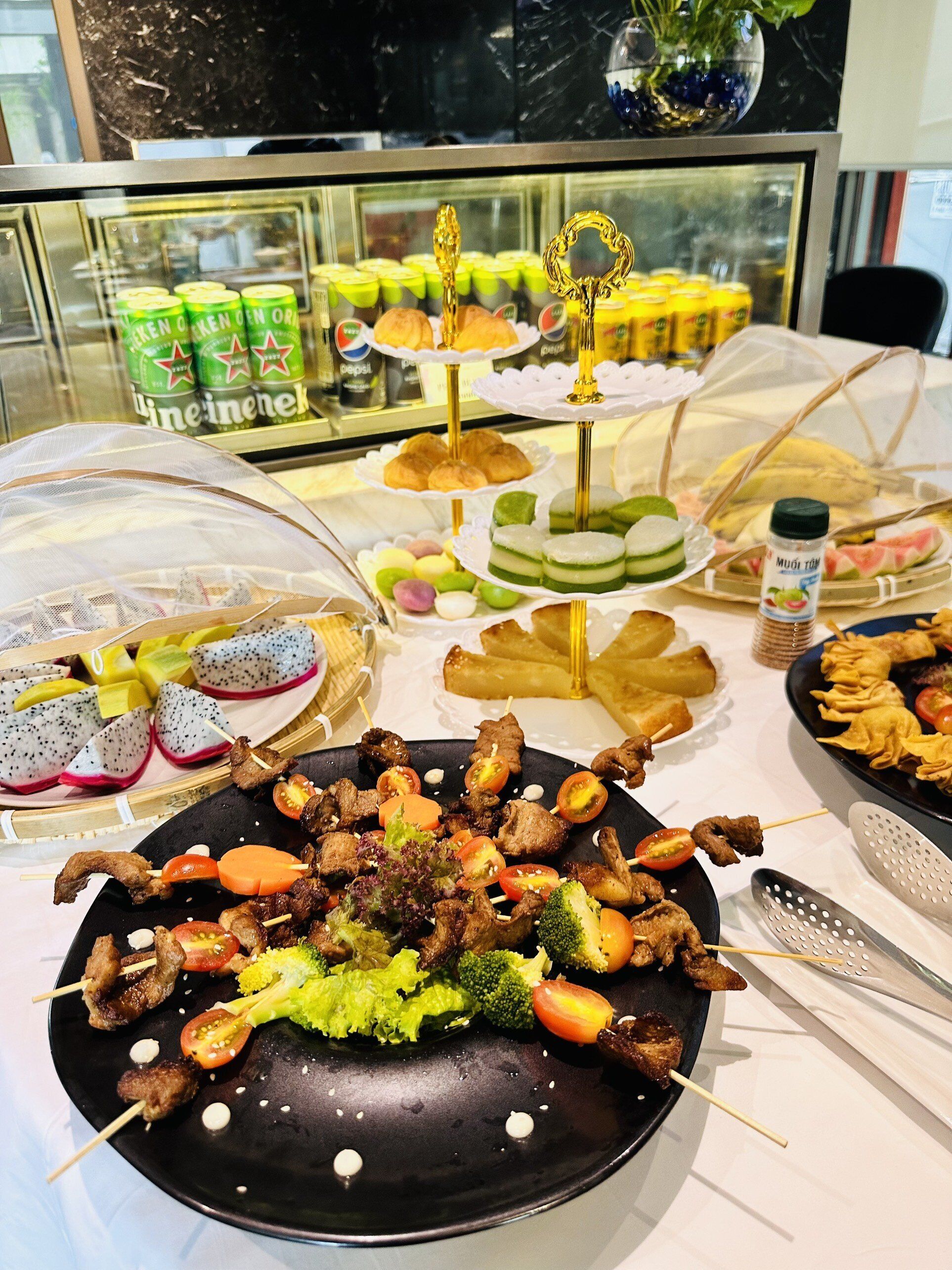 daily buffet breakfast (vnd 180000 per person)