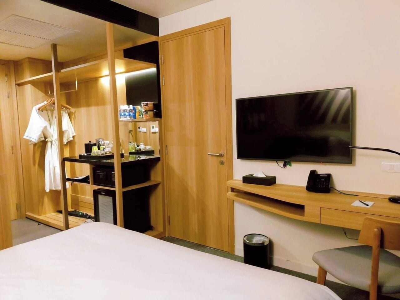 z-room queen | premium bedding, down duvets, minibar, in-room safe