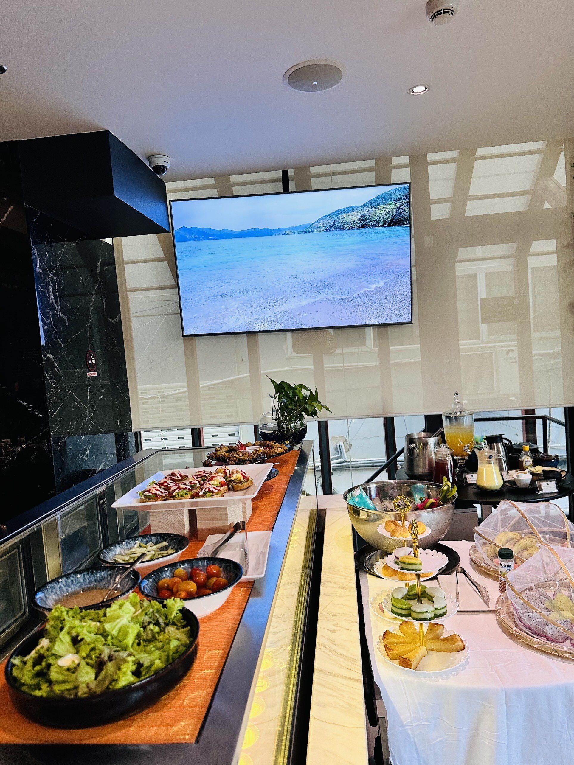 Sarapan bufet setiap hari (VND 180000 seorang) 