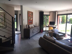 Interior - Architect's villa of 2010 for 8 people (Sannois)