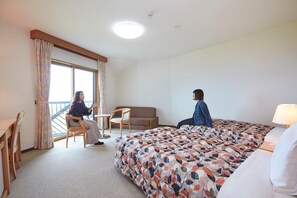 Cofres nos quartos, cortinas blackout, Wi-Fi de cortesia