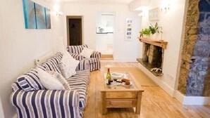 Sea Spray | Living area | Flat-screen TV - Seaspray (Moelfre)