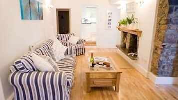 Sea Spray | Living area | Flat-screen TV