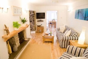 Sea Spray | Living area | Flat-screen TV - Seaspray (Moelfre)