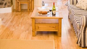 Sea Spray | Living area | Flat-screen TV - Seaspray (Moelfre)
