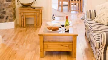 Sea Spray | Living area | Flat-screen TV