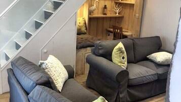 Cottage | Living area | Flat-screen TV