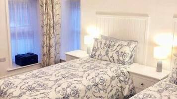 Cottage | Iron/ironing board, free WiFi, bed sheets